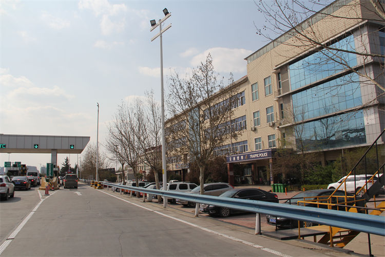 中桿高桿燈
